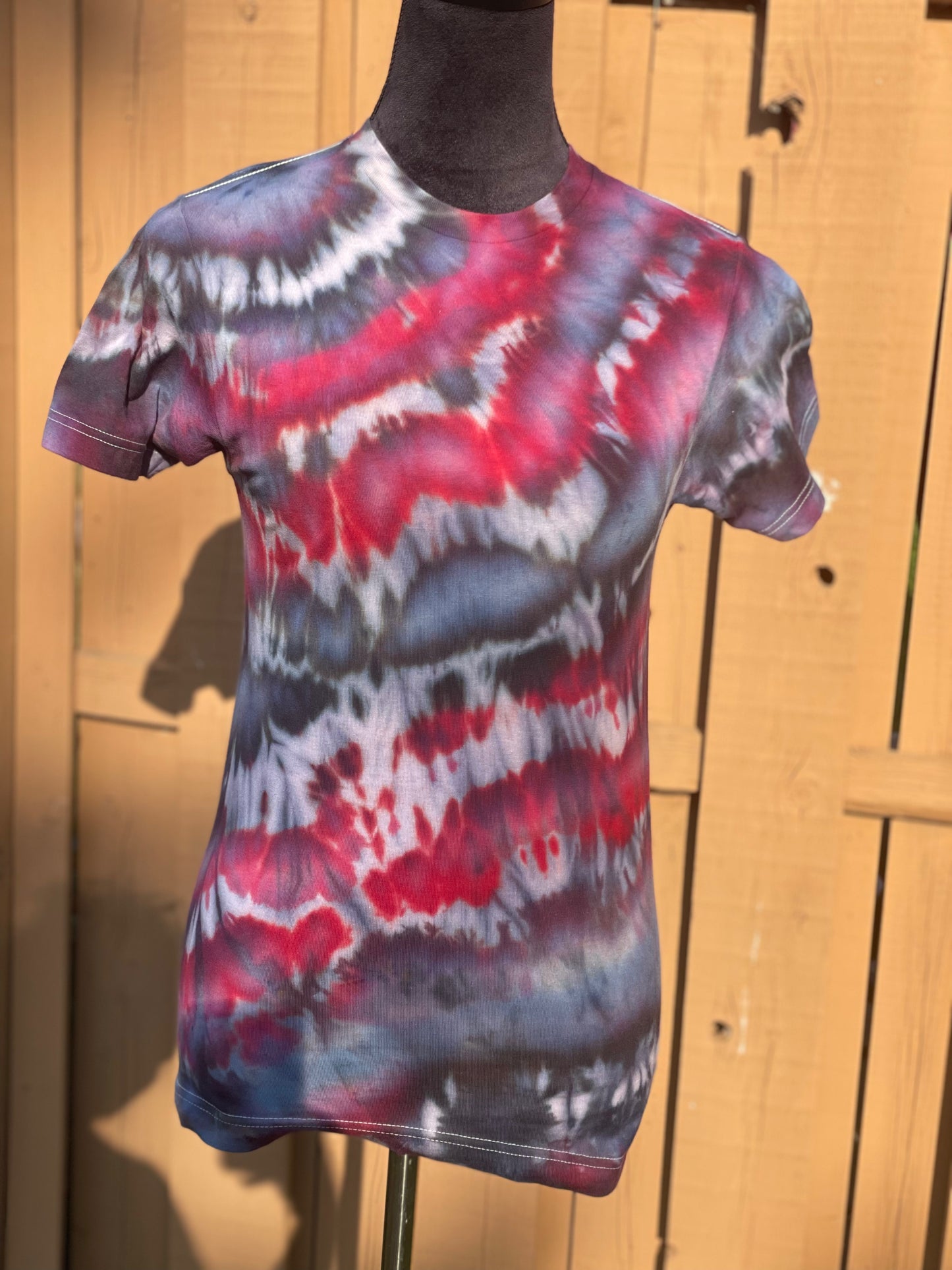 XS unisex Red Geode Tee